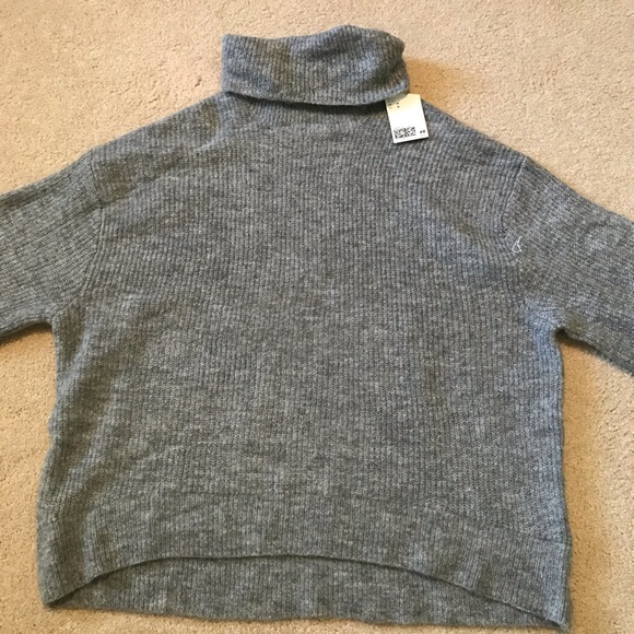 H&M Sweaters - NEW! H&M Gray Turtle Neck Sweater